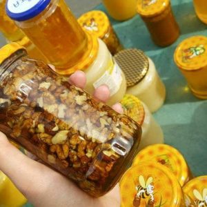 Preparat natural cu miere si nuci din Dobrogea